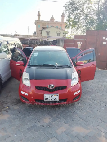 toyota-vitz-13-awd-3dr-2009-red-big-0