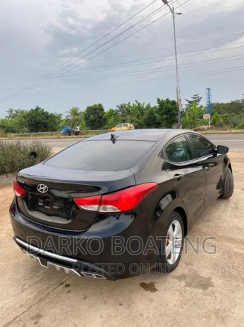 hyundai-elantra-gls-2012-black-big-1