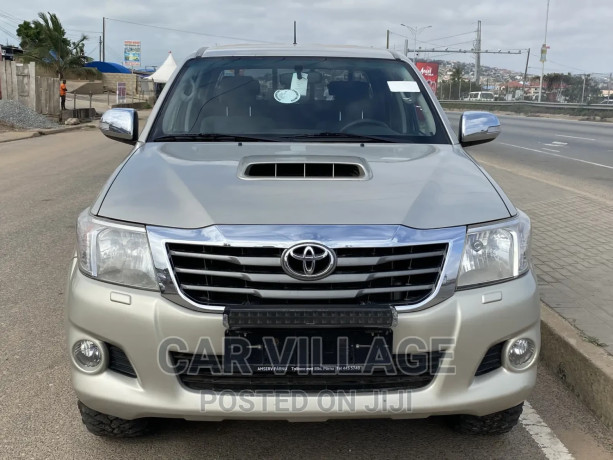 toyota-hilux-25-d-4d-4x4-srx-2012-beige-big-0