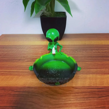 alien-ashtray-big-2