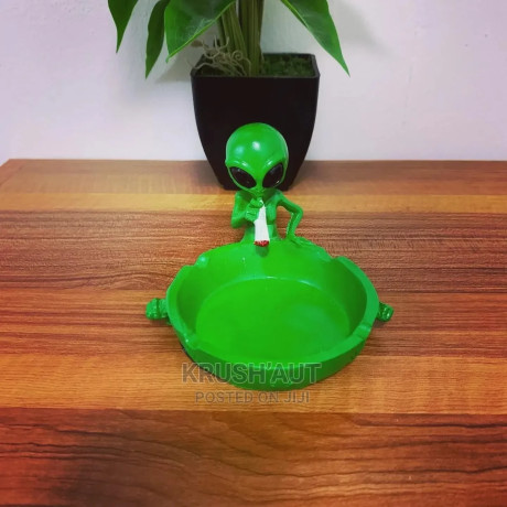 alien-ashtray-big-0