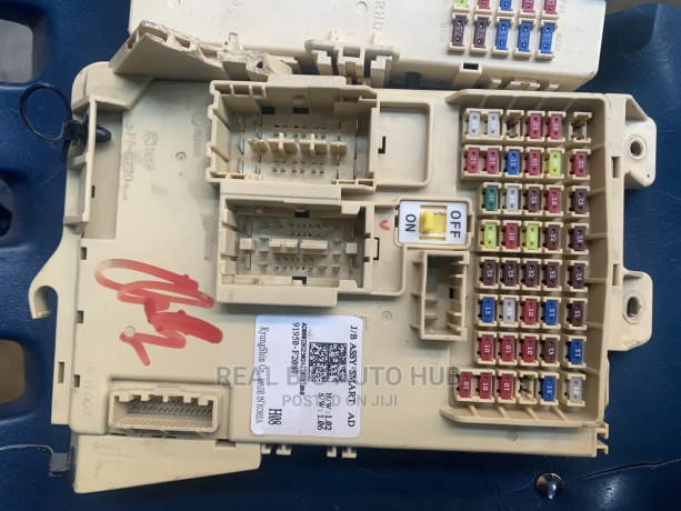 car-fuse-box-big-3