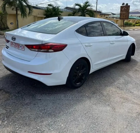 hyundai-elantra-2018-white-big-1