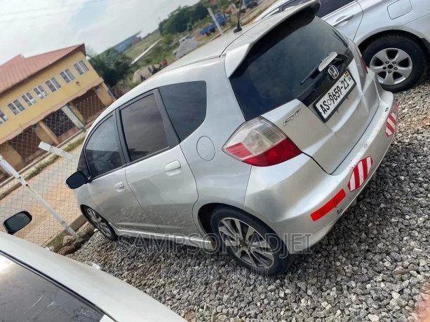 honda-fit-automatic-2012-silver-big-3