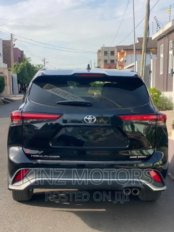 toyota-highlander-xse-2022-black-big-4