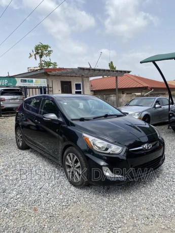 hyundai-accent-se-hatchback-2017-black-big-0