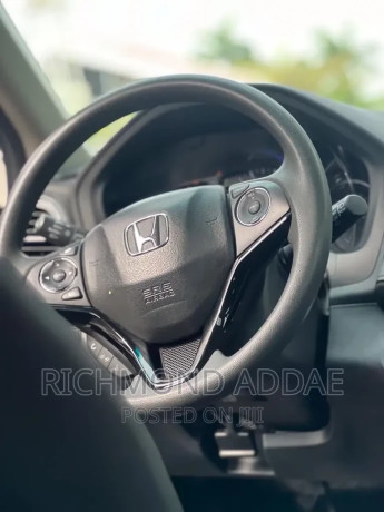 honda-hr-v-2019-gray-big-1