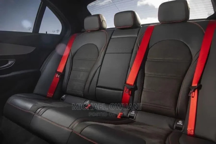 red-seat-belts-big-0