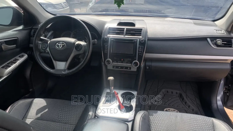 toyota-camry-2014-gray-big-4