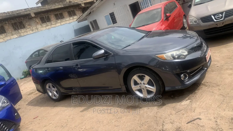 toyota-camry-2014-gray-big-1