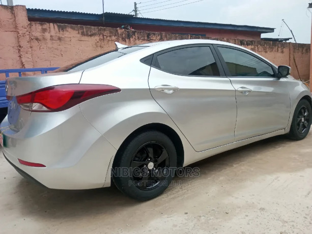 hyundai-elantra-2015-silver-big-4