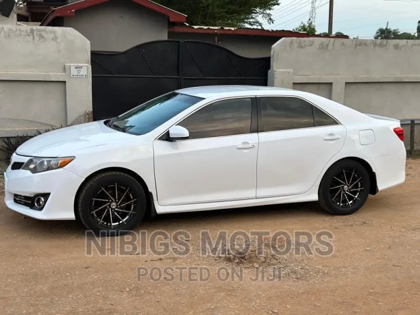 toyota-camry-2013-white-big-2