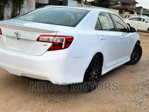 toyota-camry-2013-white-big-1