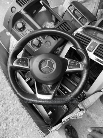 mercedes-benz-w205-c-steering-airbag-available-big-0