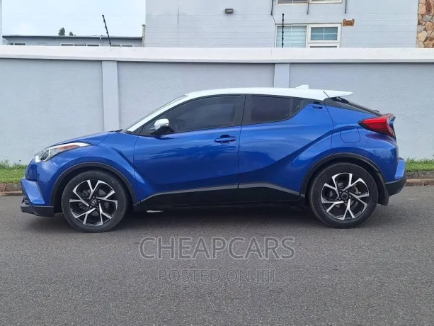 toyota-c-hr-2018-blue-big-0