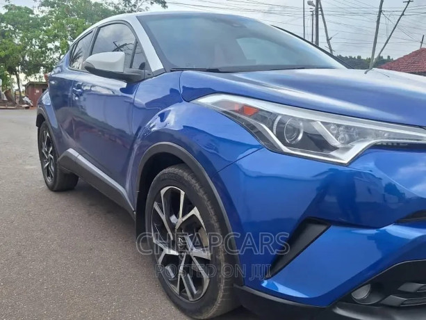 toyota-c-hr-2018-blue-big-4