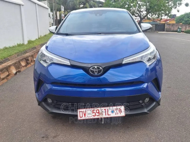 toyota-c-hr-2018-blue-big-3