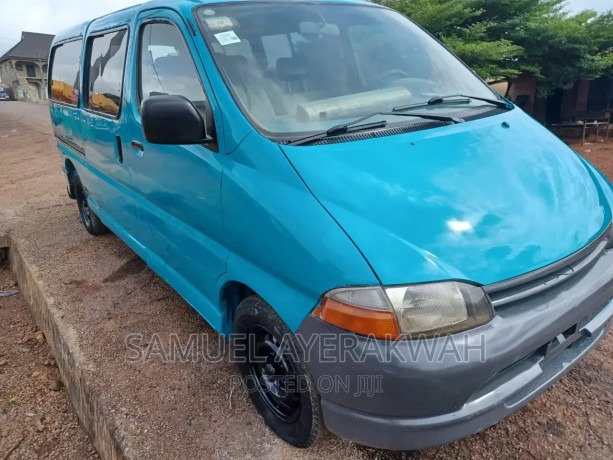 toyota-hiace-2006-blue-big-1