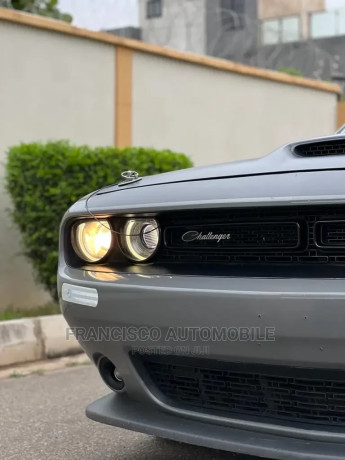 dodge-challenger-srt-hellcat-rwd-2018-gray-big-3