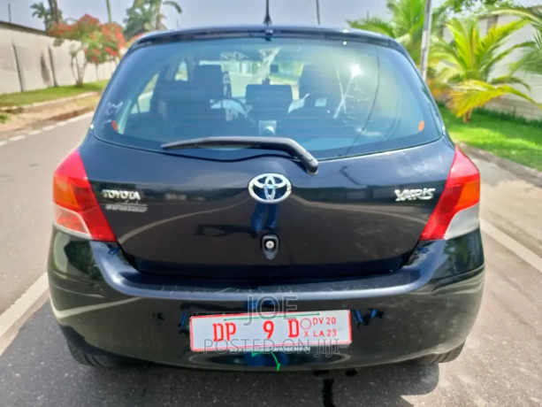 toyota-yaris-base-hatchback-5dr-2010-black-big-2