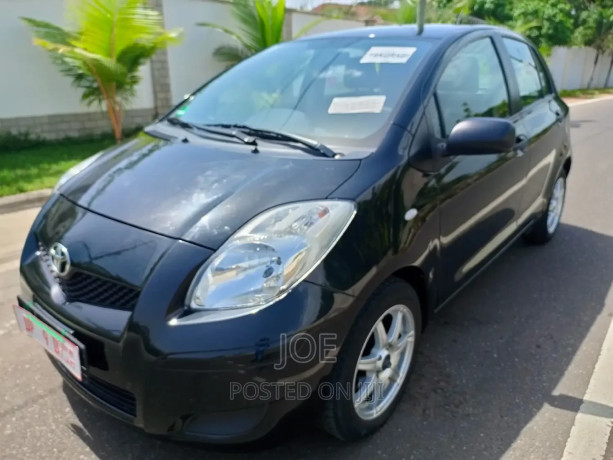 toyota-yaris-base-hatchback-5dr-2010-black-big-0