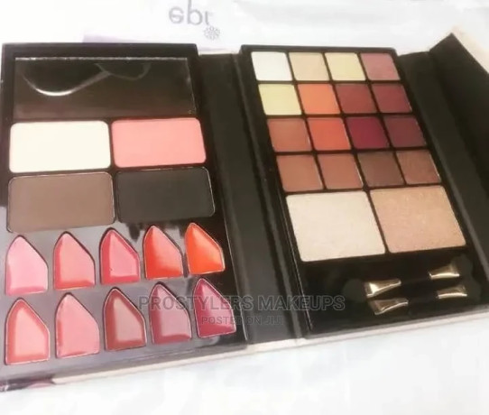 4-in-1-face-palette-big-0