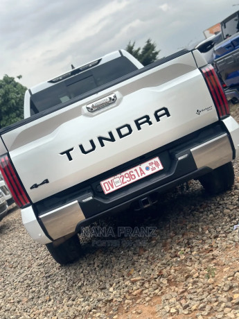 toyota-tundra-limited-2022-white-big-2