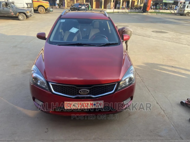 kia-ceed-16-crdi-2012-red-big-0