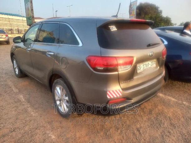 kia-sorento-24l-lx-fwd-2017-gray-big-3