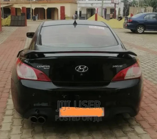 hyundai-genesis-2010-black-big-2