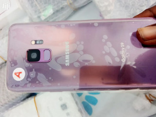 New Samsung Galaxy S9 64 GB Red