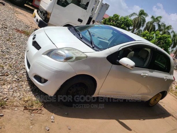 toyota-vitz-13-fwd-3dr-2011-white-big-2