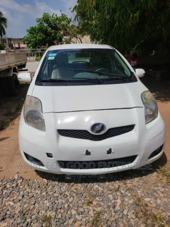 toyota-vitz-13-fwd-3dr-2011-white-big-1