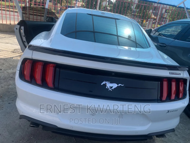 ford-mustang-2020-white-big-1