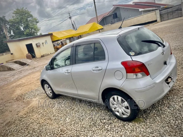 toyota-vitz-13-awd-5dr-2010-silver-big-1