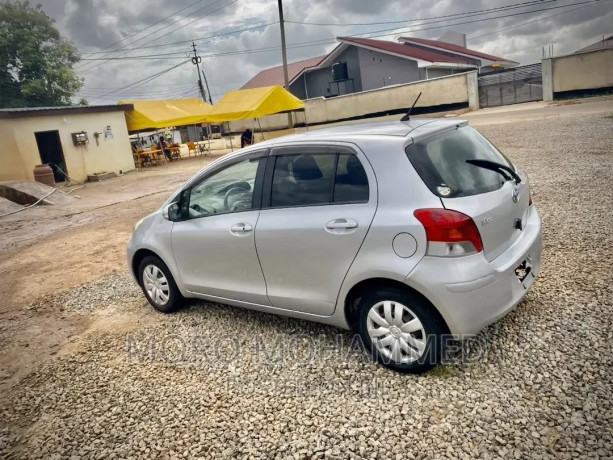 toyota-vitz-13-awd-5dr-2010-silver-big-4