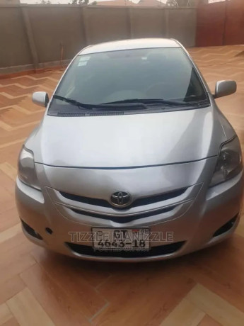 toyota-yaris-base-sedan-4dr-2010-silver-big-0