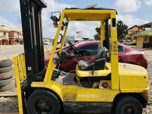 a-very-strong-forklift-in-good-condition-big-2