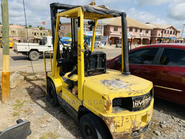 a-very-strong-forklift-in-good-condition-big-1