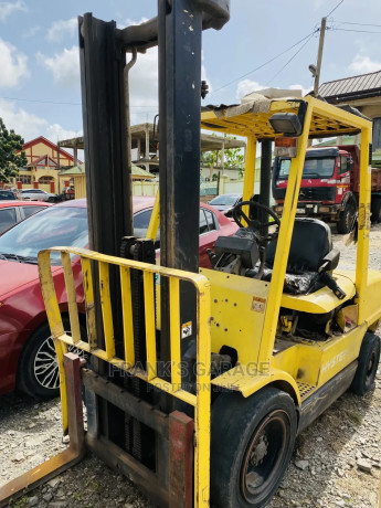 a-very-strong-forklift-in-good-condition-big-0