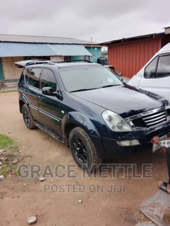 ssangyong-rexton-270-xdi-automatic-2012-black-big-1