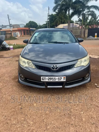 toyota-camry-2014-gray-big-0