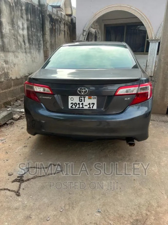 toyota-camry-2014-gray-big-2