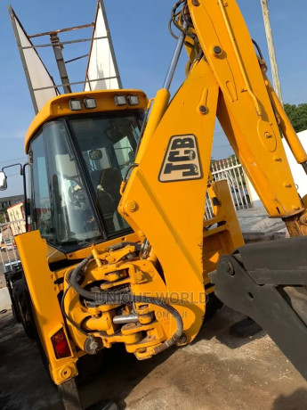 jcb-backhoe-loader-2001-big-1