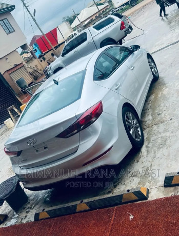 hyundai-elantra-2017-silver-big-2