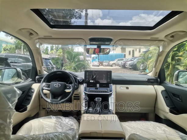 new-toyota-land-cruiser-2023-green-big-2