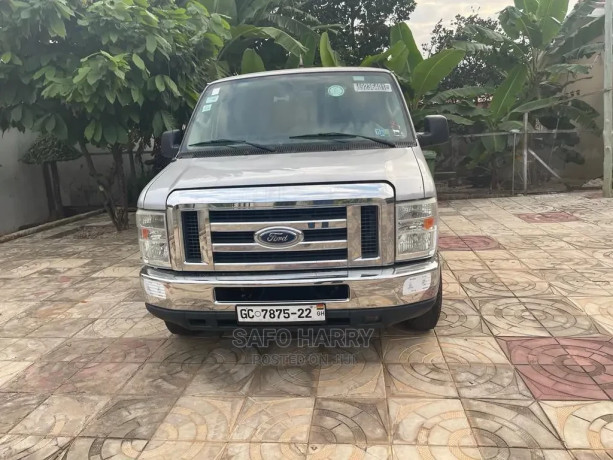 ford-econoline-2011-silver-big-0