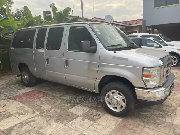 ford-econoline-2011-silver-big-1