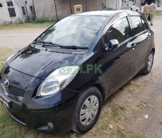 toyota-vitz-10-fwd-3dr-2010-black-big-0