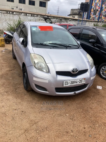 toyota-vitz-2010-beige-big-3